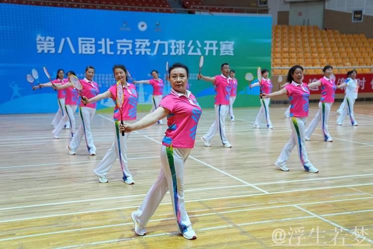 荆楚热潮涌动 万人共舞柔力球