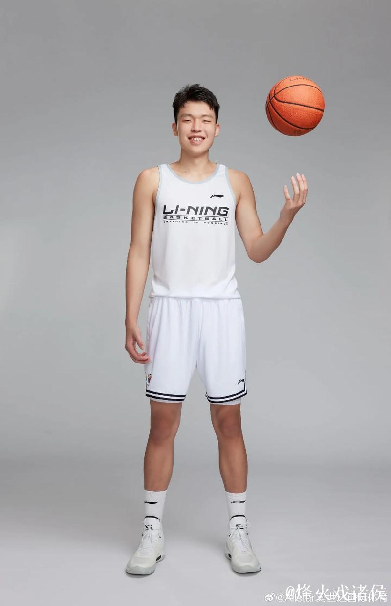 杨瀚森加盟詹姆斯经纪公司 计划参加NBA选秀 杨瀚森加盟詹姆斯经纪公司 计划参加NBA选秀