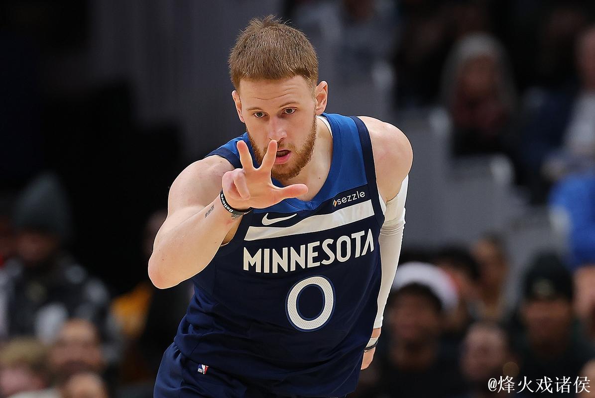 迪温琴佐高效砍下11分7助,三分精准助阵大胜 迪温琴佐高效砍下11分7助,三分精准助阵大胜